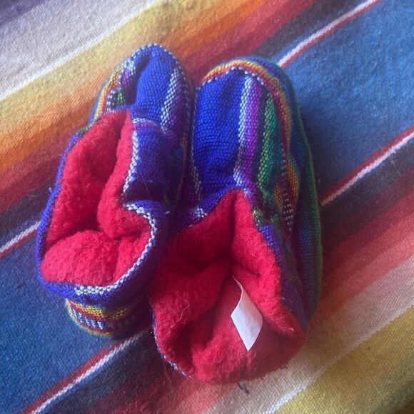 Guatemalan fleece baby booties - Picture 4 of 4